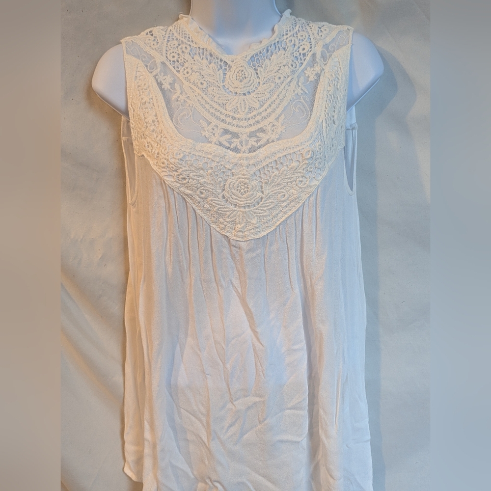 Elegant White Lace Women's Top